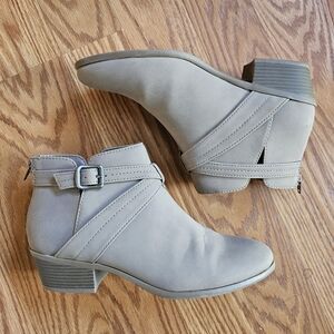 a.n.a. Lemona booties block heel